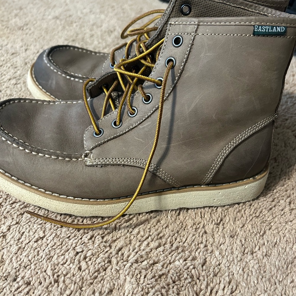 Eastland Gray Leather Men's Boots with Tan Laces - Picture 2 of 2